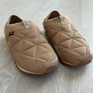 ReEmber in Acorn color size 9 women